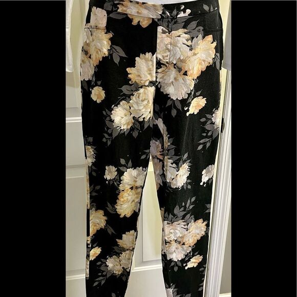 Isaac Mizrahi Live 24/7 Stretch Floral Printed  Pants- Size 6 - Picture 1 of 6